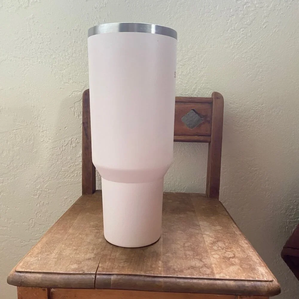 The Quencher H2.0 Flowstate™ Tumbler | 40 OZ in Rose Quartz -- NO STRAW - Picture 9 of 16